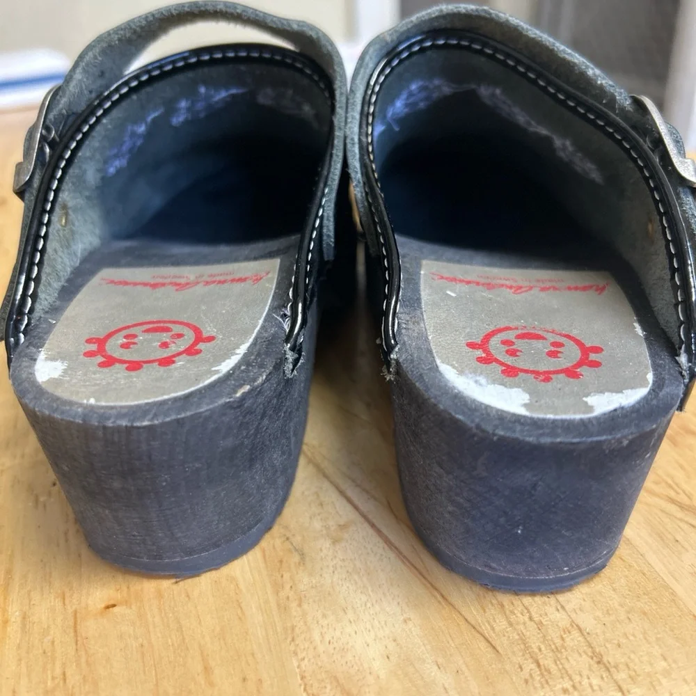 Black Slippers with Comfortable Footbed and‎ Open Back